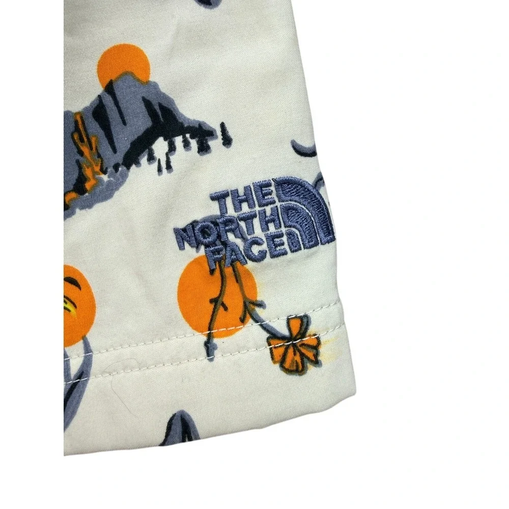 The‎ North Face Mens Class V Trail Shorts Graphic Print Orange Medium